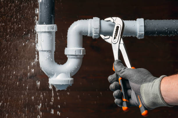 Professional Gas Line Repair technician working in La Vernia, TX